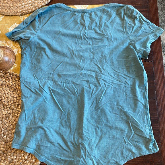 Lululemon love tee - 8 - Picture 5 of 9